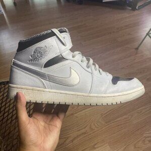 Nike Air Jordan 1 Mid Pure Platinum Metallic Silver 554724-032 Men's Size 10.5